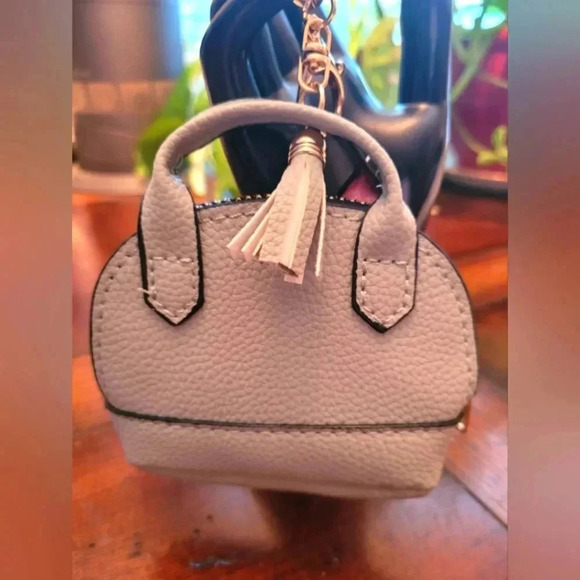 Miniature handbag charms You get one - Picture 2 of 15